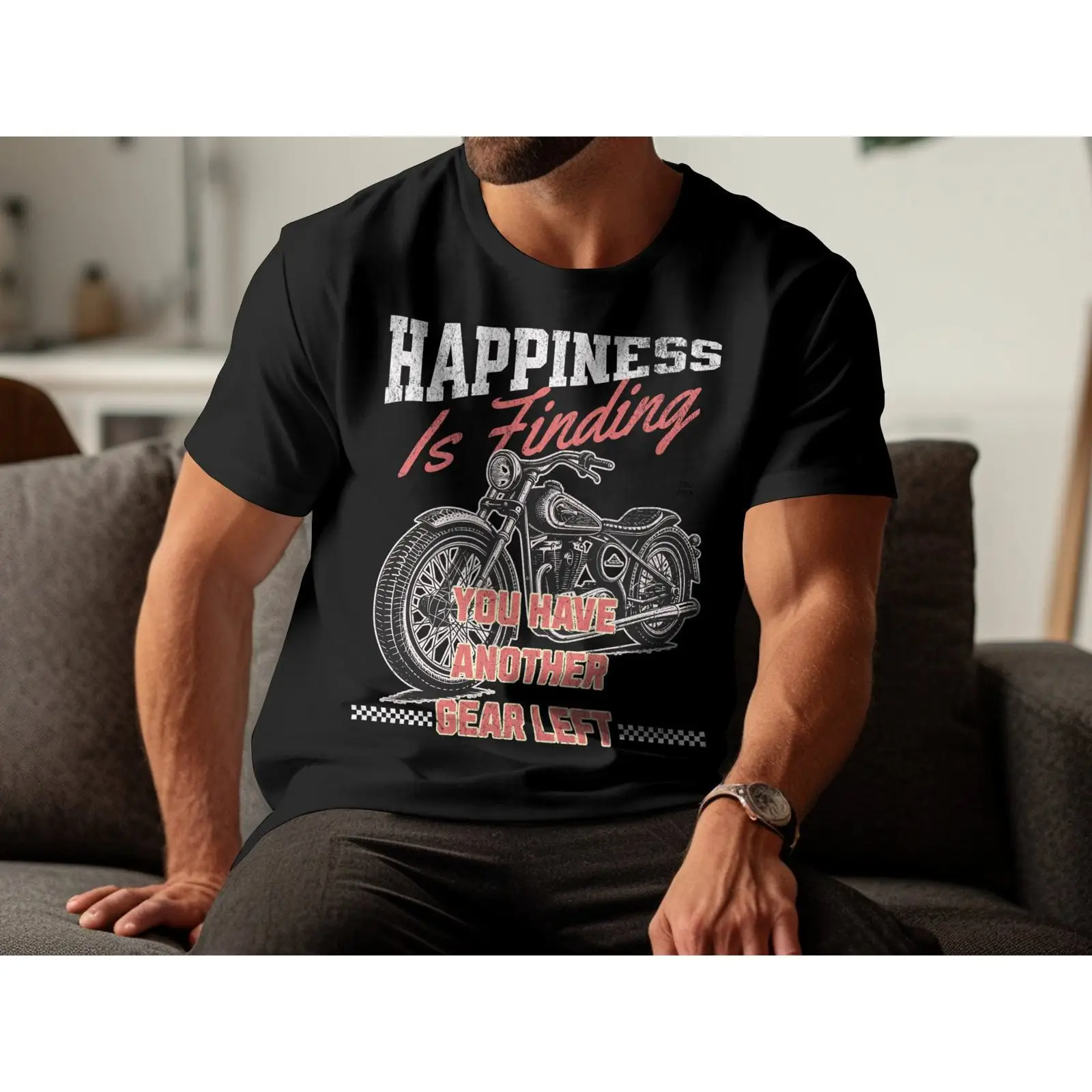 Motorcycle Gear Outfit - オートバイの幸福をテーマにしたTシャツ、バイカー風カジュアルウェア、ヴィンテージ風ウォッシュ加工、ソフトで少しおしゃれなグラフィック、スタイリッシュ